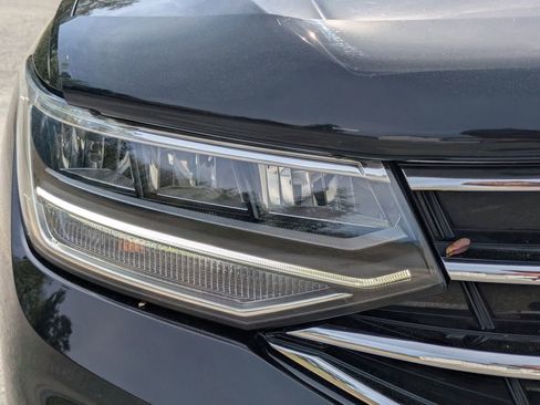 Certified 2022 Volkswagen Tiguan SE image 10