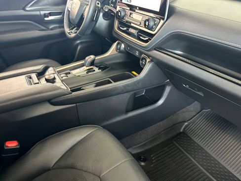 Used 2026 Toyota Grand Highlander AWD Hybrid image 13