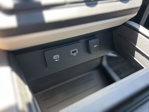 Used 2024 Land Rover Defender 110 X-Dynamic SE image 30