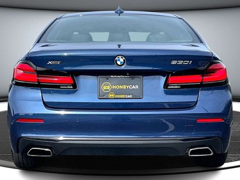 Used 2021 BMW 530i xDrive w/ Premium Package image 5
