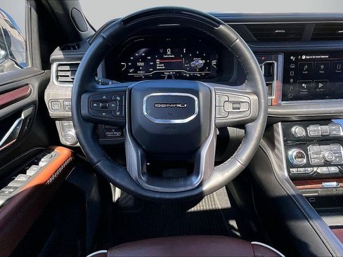 Used 2023 GMC Yukon Denali Ultimate image 11