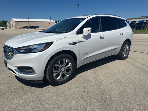 Used 2021 Buick Enclave Avenir w/ Avenir Technology Package AWD/4WD image 2