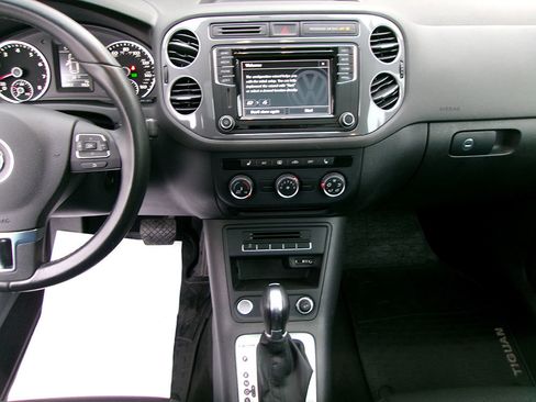 Used 2017 Volkswagen Tiguan Wolfsburg Edition image 17