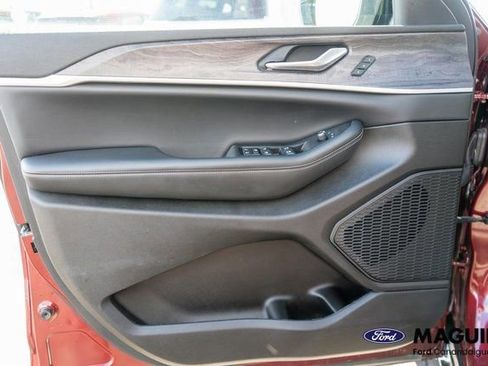 Used 2023 Jeep Grand Cherokee Limited AWD/4WD image 14