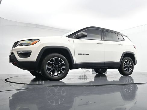 Used 2019 Jeep Compass Trailhawk w/ Popular Equipment Group AWD/4WD image 31