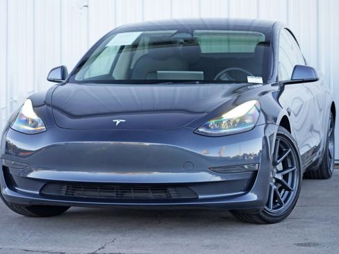 Used 2023 Tesla Model 3 Standard Range image 3