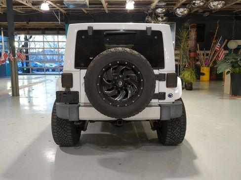 Used 2017 Jeep Wrangler Unlimited Sahara w/ Connectivity Group image 9