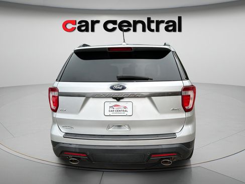 Used 2018 Ford Explorer XLT w/ XLT Appearance Package AWD/4WD image 10