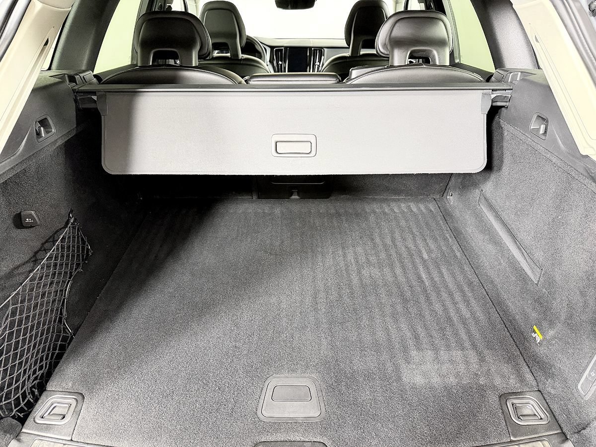 Used 2019 Volvo XC60 T5 Momentum w/ Premium Package AWD/4WD image 14