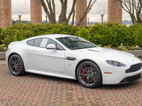 Used 2015 Aston Martin V8 Vantage GT image 43