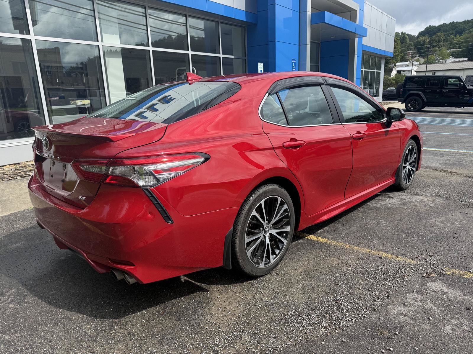 Used 2019 Toyota Camry SE w/ Audio Package FWD image 4