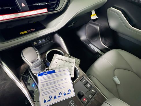 New 2026 Toyota Highlander Limited image 26