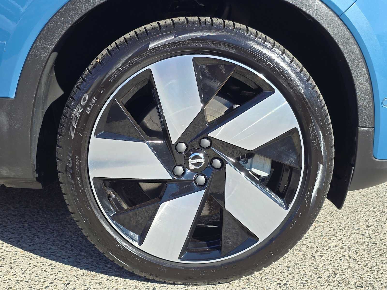 Used 2023 Volvo XC40 Recharge Plus w/ Protection Package Premier AWD/4WD image 10