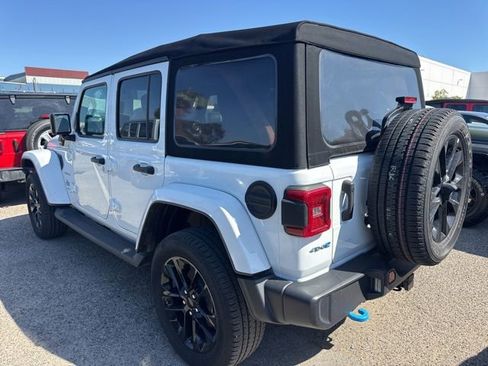 Used 2023 Jeep Wrangler Unlimited Sahara w/ Cold Weather Group AWD/4WD image 8