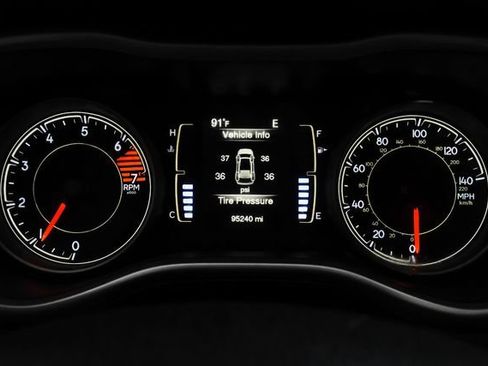 Used 2018 Jeep Cherokee Latitude Plus AWD/4WD image 20