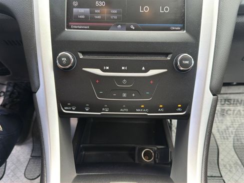 Used 2014 Ford Fusion SE FWD image 24