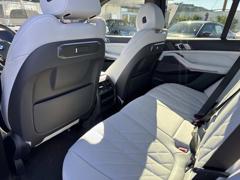 Used 2026 BMW X5 sDrive40i w/ Premium Package image 10