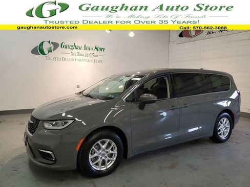 Used 2023 Chrysler Pacifica Touring-L FWD image 1