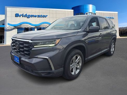 Used 2023 Honda Pilot LX image 3