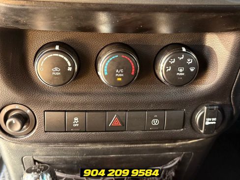 Used 2017 Jeep Wrangler Unlimited Rubicon w/ Connectivity Group AWD/4WD image 15