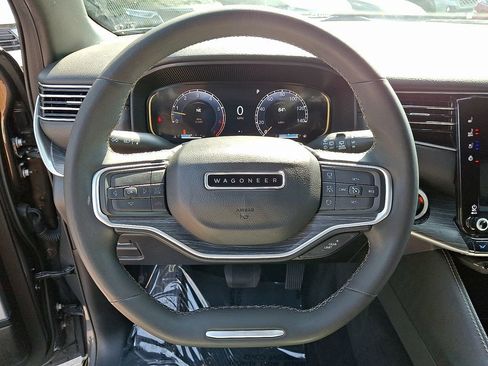 Used 2024 Jeep Wagoneer Series II w/ Flexible Seating Group AWD/4WD image 20
