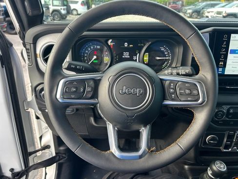 Used 2024 Jeep Wrangler Unlimited Sahara AWD/4WD image 15