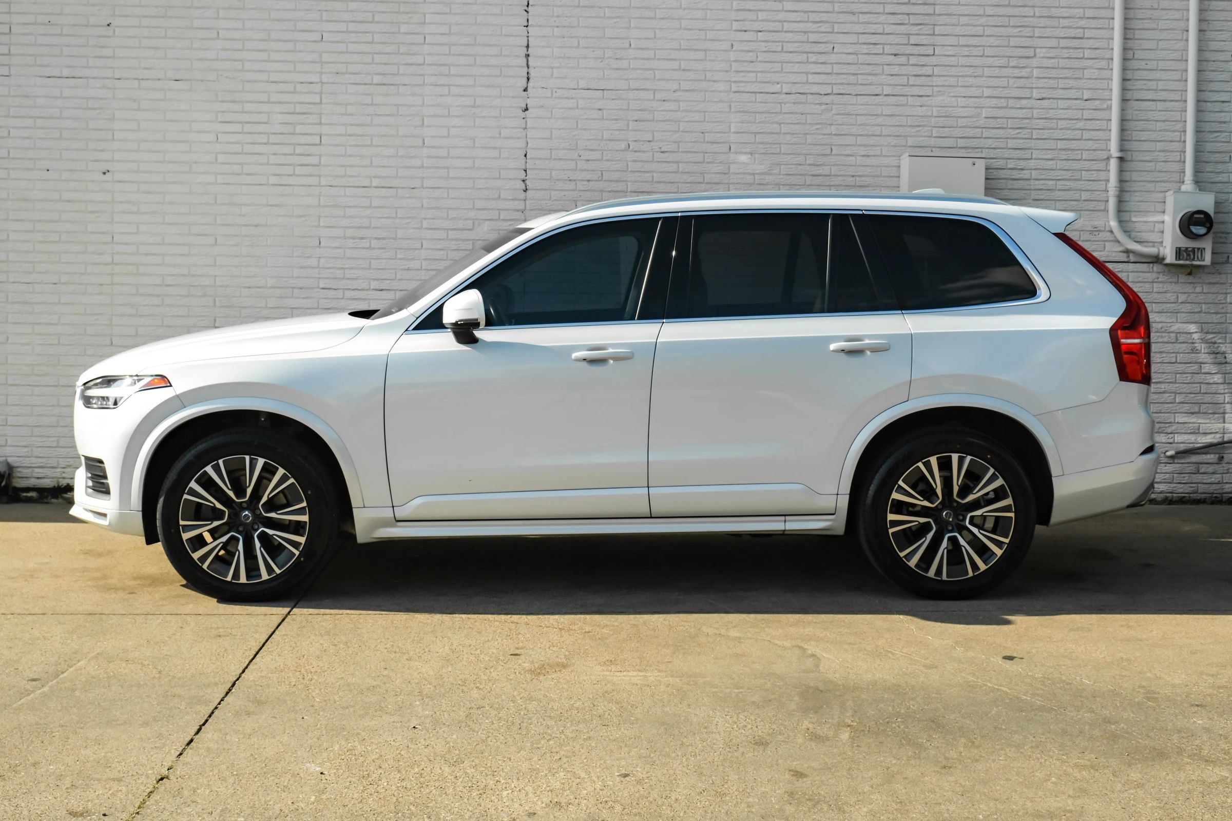 Used 2020 Volvo XC90 T5 Momentum w/ Protection Package Premier FWD image 11