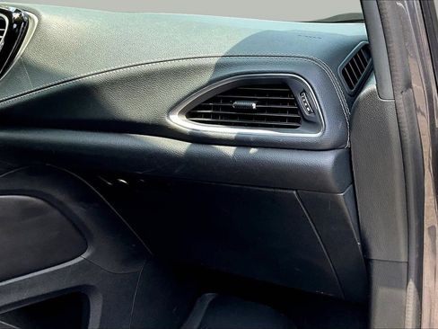 Used 2023 Chrysler Pacifica Limited w/ S Appearance Package FWD image 21