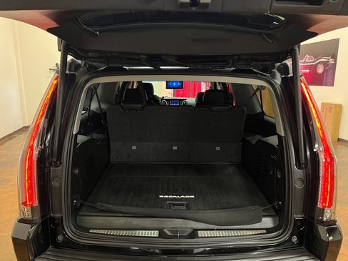 Used 2018 Cadillac Escalade ESV Luxury image 14