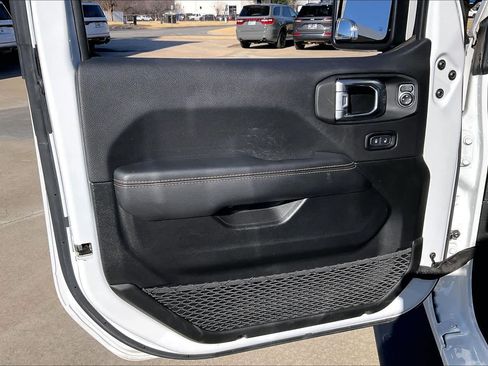 Certified 2023 Jeep Gladiator Overland image 40