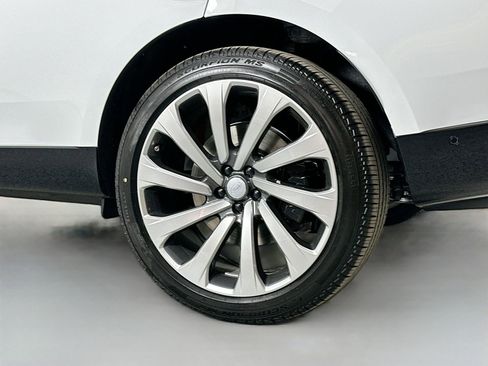 New 2025 Land Rover Range Rover Long Wheelbase SE image 22