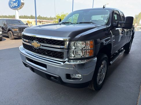 Used 2011 Chevrolet Silverado 2500 LT w/ Interior Plus Package AWD/4WD image 3