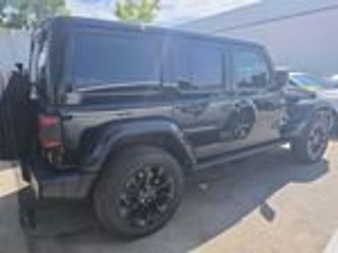 Used 2024 Jeep Wrangler Unlimited Sahara AWD/4WD image 5