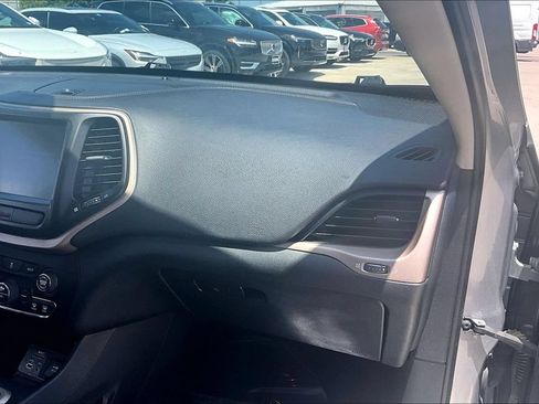 Used 2016 Jeep Cherokee Limited FWD image 20