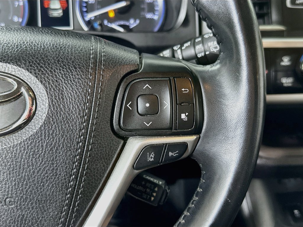 Used 2019 Toyota Highlander XLE FWD image 26