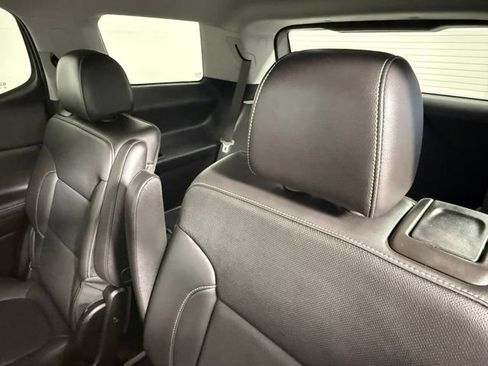 Used 2023 GMC Acadia SLT FWD image 40