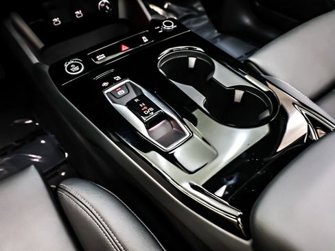 New 2025 Audi Q6 e-tron Premium Plus image 6