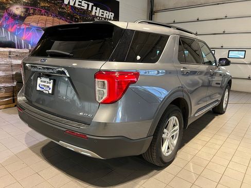 Used 2022 Ford Explorer XLT w/ Equipment Group 202A AWD/4WD image 12