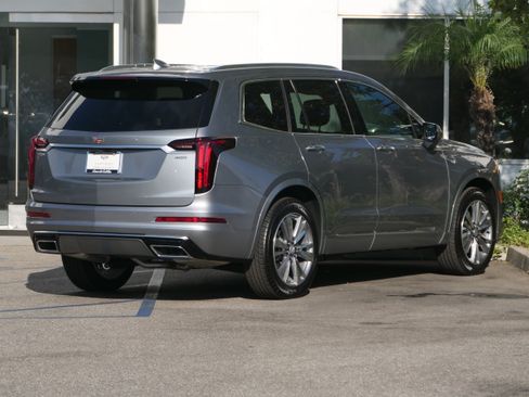 Certified 2025 Cadillac XT6 Premium Luxury FWD image 6