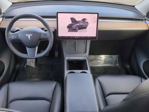 Used 2024 Tesla Model Y Long Range image 19