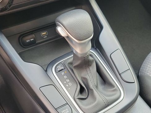 Used 2025 Kia Soul LX w/ LX Technology Package FWD image 25