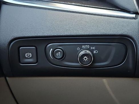 Used 2018 Buick Enclave Premium FWD image 24