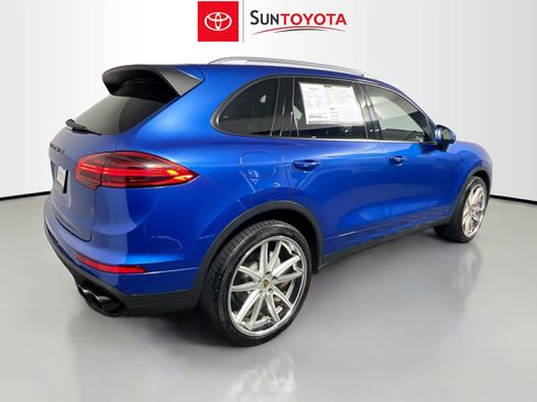 Used 2017 Porsche Cayenne S AWD/4WD image 4