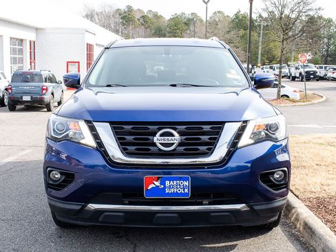 Used 2019 Nissan Pathfinder SV image 2