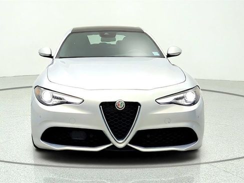 Used 2022 Alfa Romeo Giulia Ti AWD/4WD image 2