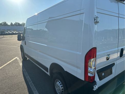 Used 2024 RAM ProMaster 2500 w/ Convenience Group FWD image 4