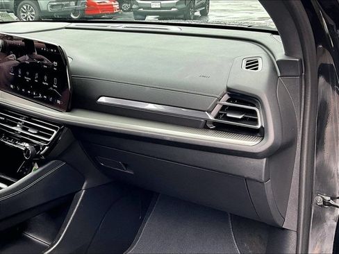 Used 2024 Chevrolet Traverse LT AWD/4WD image 13