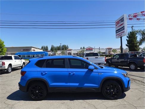 Used 2023 Volkswagen Taos SE FWD image 4