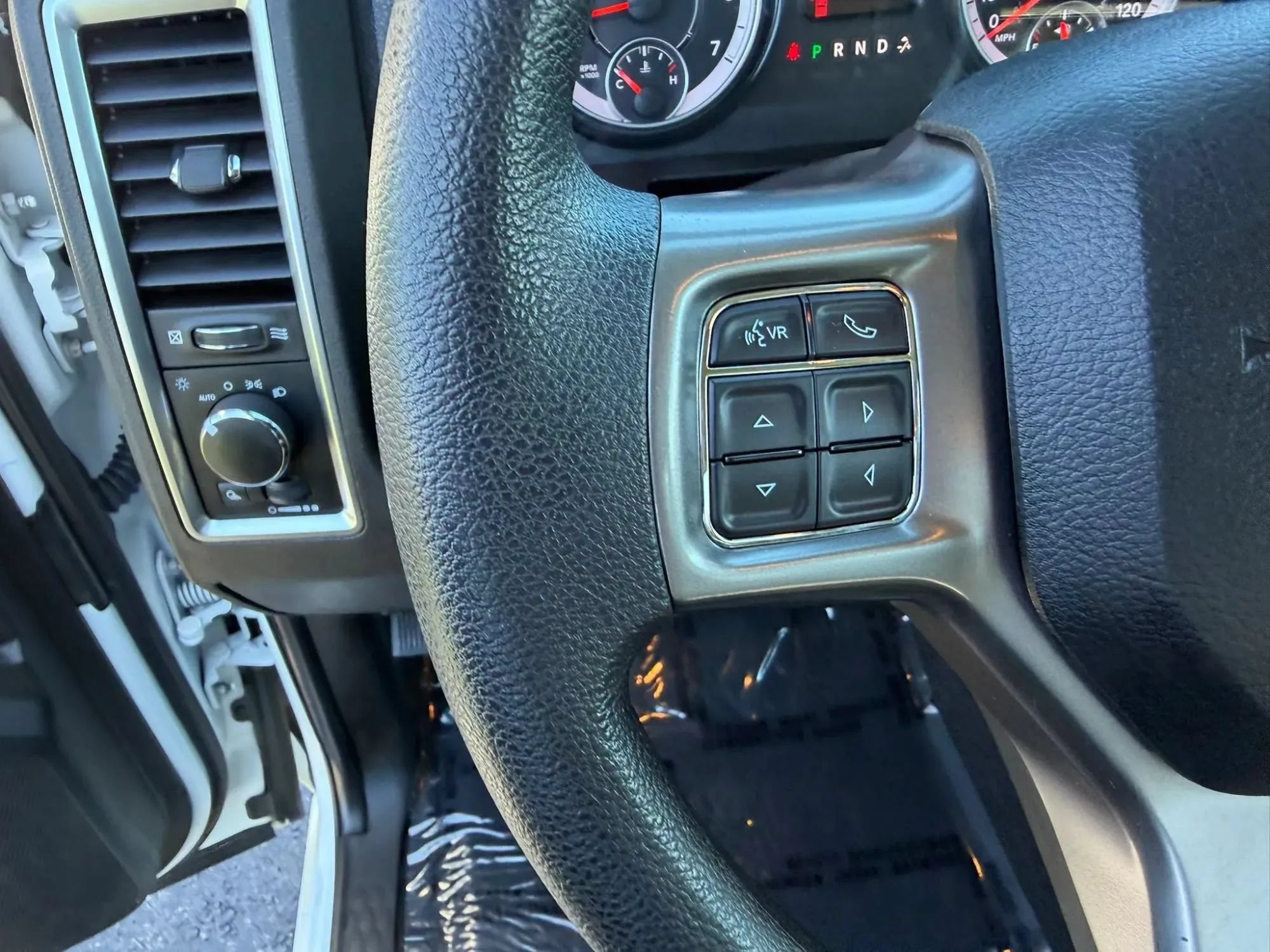 Used 2022 RAM 1500 Classic SLT AWD/4WD image 13