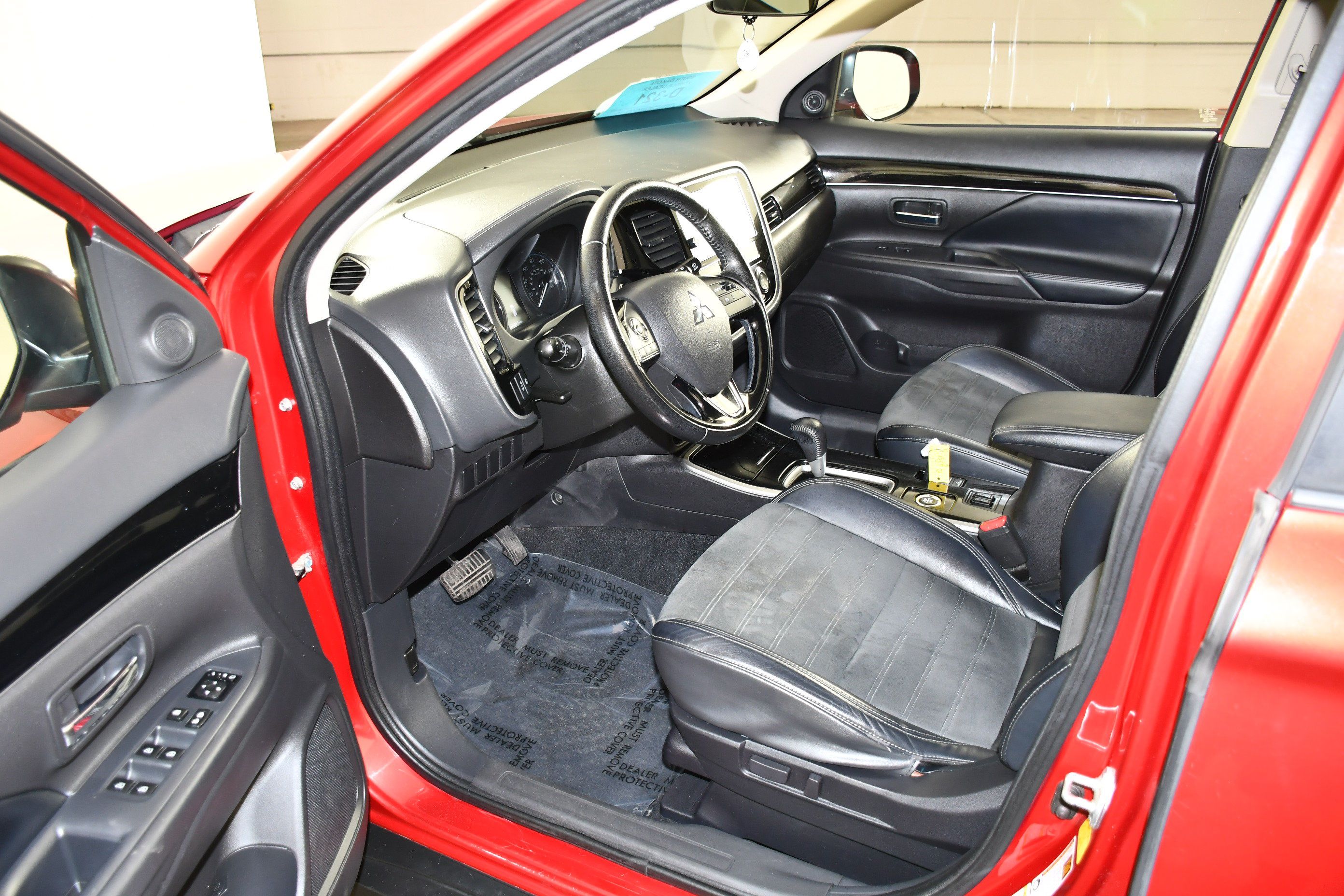 Used 2019 Mitsubishi Outlander SE AWD/4WD image 2